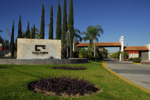 entrada fraccionamiento casa fuerte residencial tlajomulco